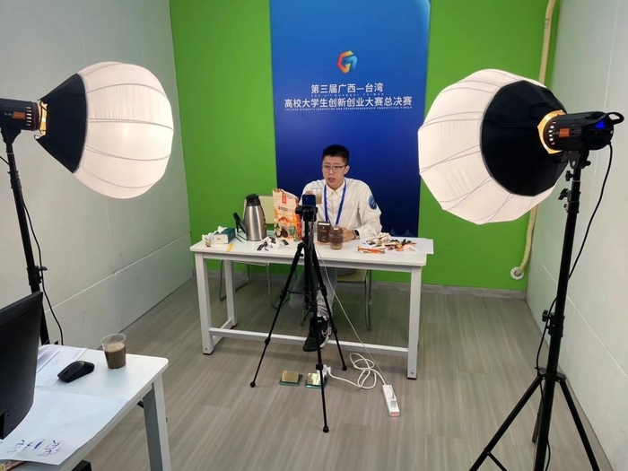 The finals cleverly combined live broadcast technology with coffee culture, allowing participating teams to create a new sales experience.
